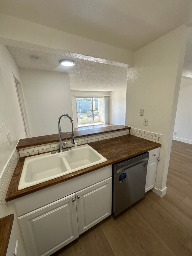 Building Photo - 21801 Roscoe Blvd