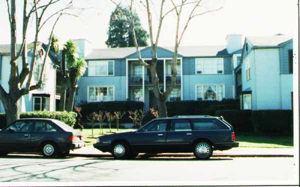 Primary Photo - Alden Court