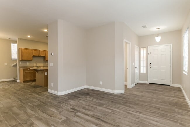 Building Photo - 10529 Allegrini Dr