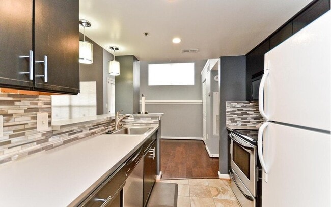 Building Photo - 15645 Easthaven Ct