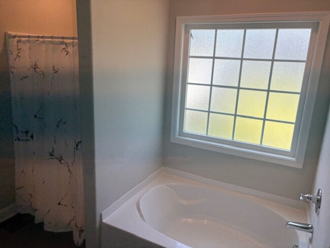 Foto del edificio - COMING SOON-Peaceful Country Living – 3 Be...