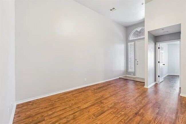 Foto del edificio - 2622 Featherstone Rd