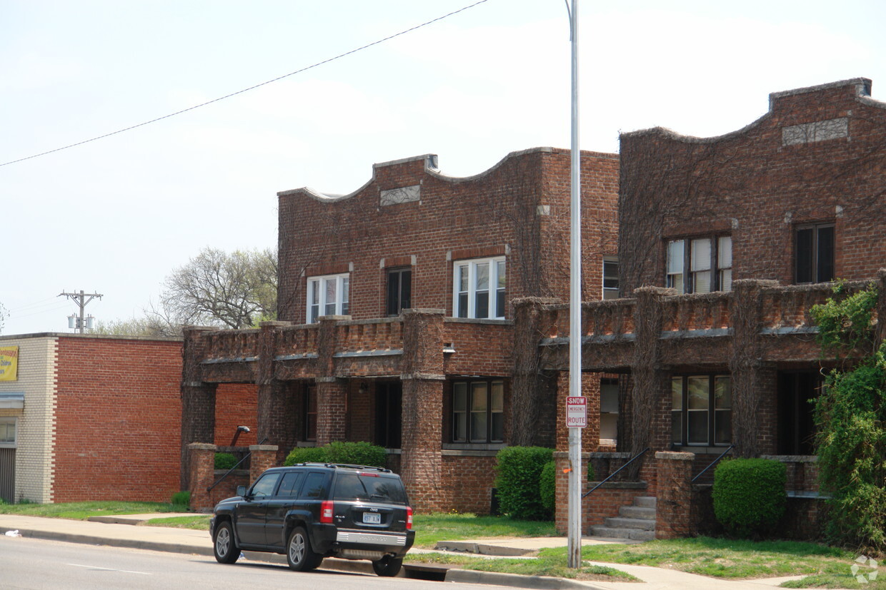 Building Photo - Alamo