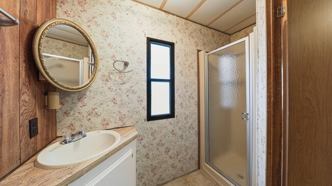 Building Photo - 215 Spanish Oak Dr