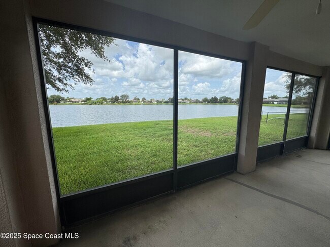 Foto del edificio - 2425 Bayhill Dr