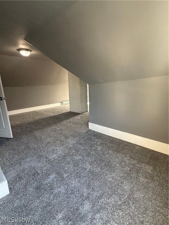 Foto del edificio - 10527 Earle Ave