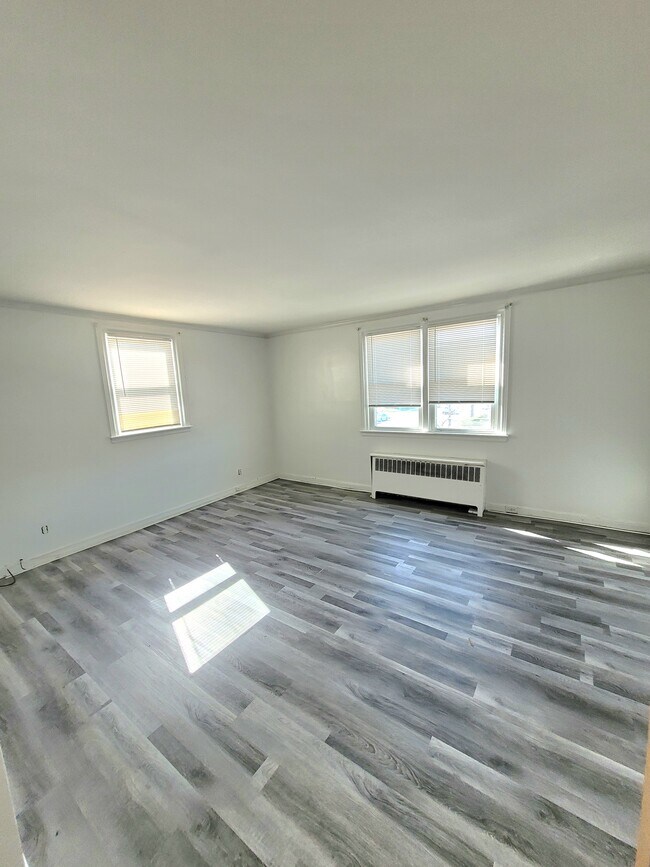 Living Room - 7001 Souder St