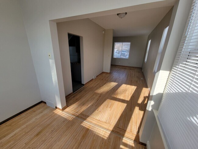 Foto del edificio - AVAILABLE MAY - Beautiful 2 Bed 1 Bath Home