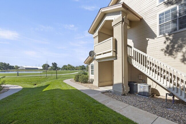 Foto del edificio - "Chic & Spacious 2-Bed, 2-Bath Condo with Granite Elegance in Littleton!"