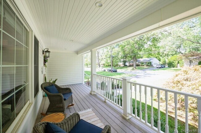 Foto del edificio - 24 Sleepy Hollow Rd
