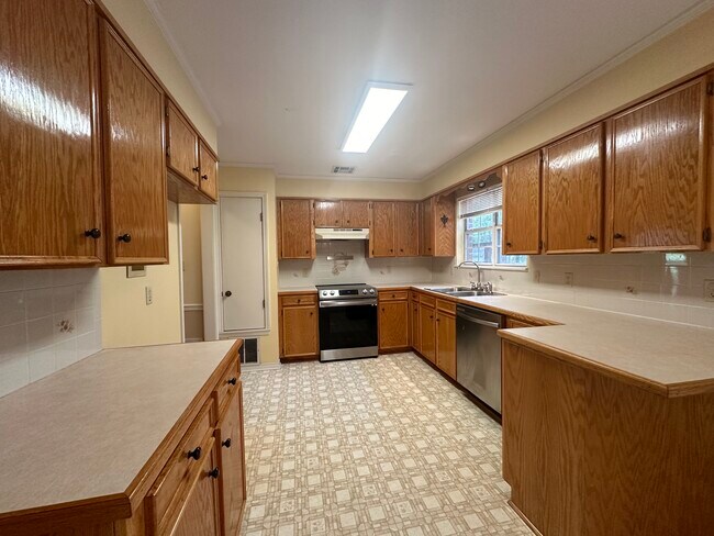 Building Photo - 3906 Treat Dr