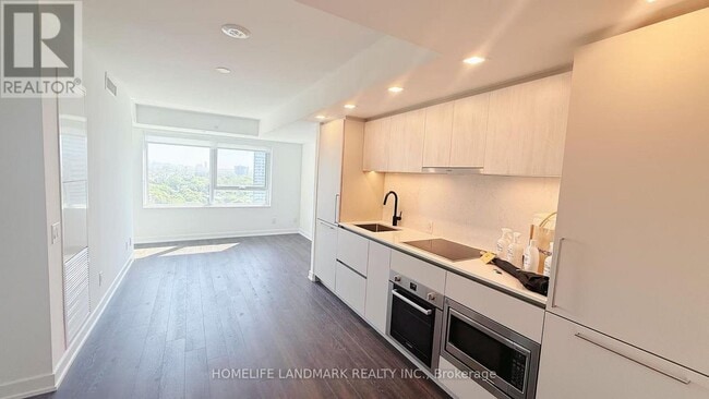 Building Photo - 609 Sherbourne St