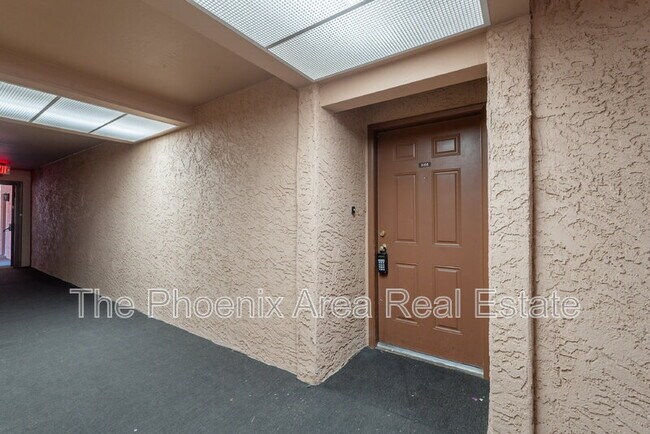 Building Photo - 540 N May