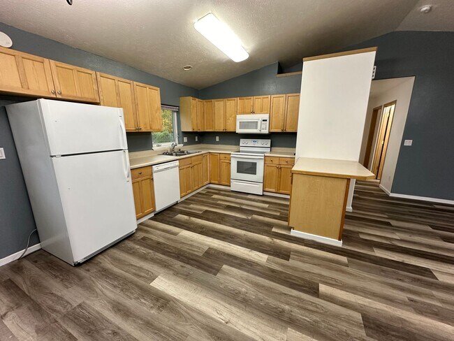 Foto del edificio - 2 bd, 2 bath, 2 car garage home in North Pole!