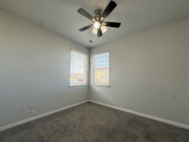 Foto del edificio - 4737 Oregon Trail Way W