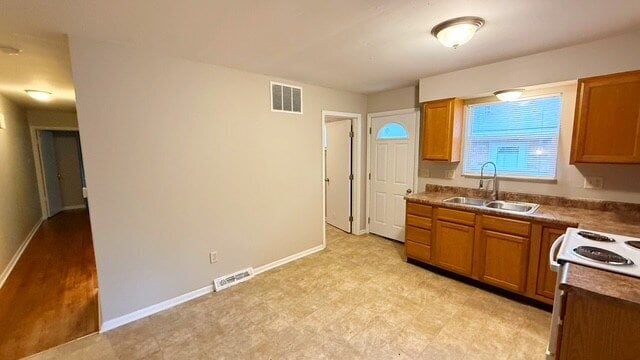 Building Photo - SOUTH BROAD RIPPLE 2 BEDROOM RECENTLY UPDATED!