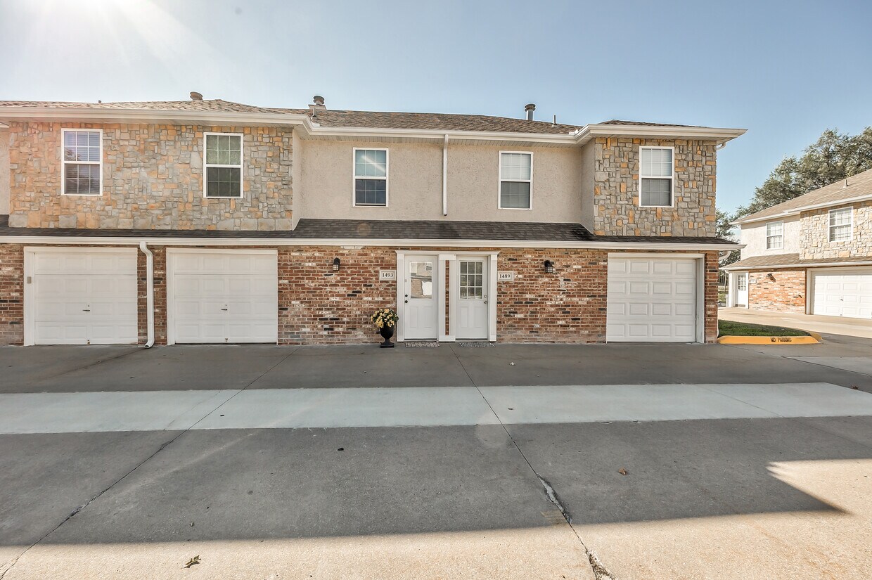 Foto principal - 1489 E 120th St