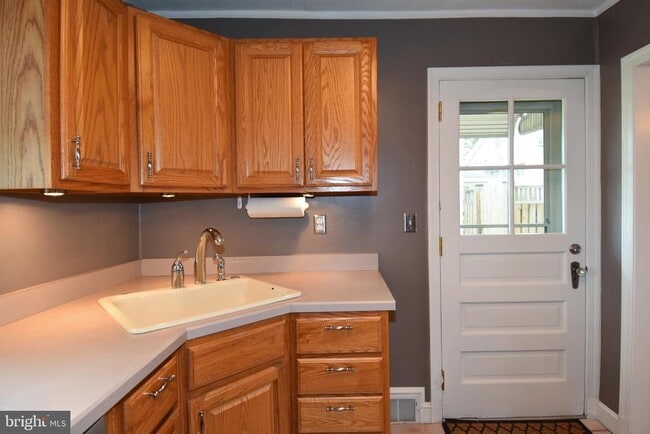 Building Photo - 1531 Patrick Henry Dr