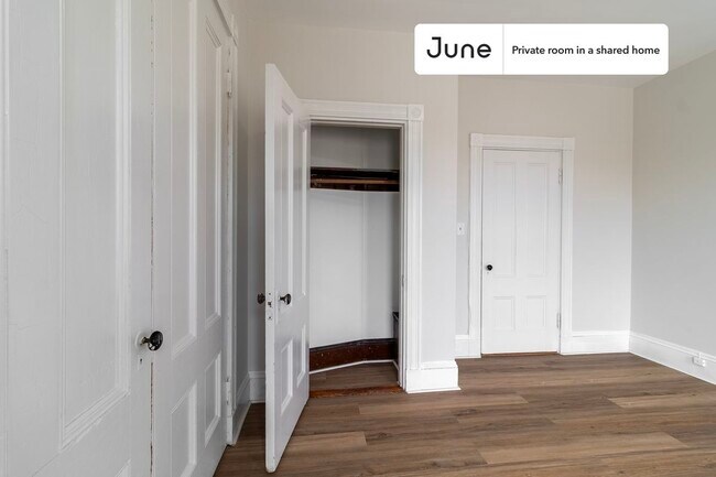 Foto del edificio - Private bedroom in 3 bed/1 bath Home