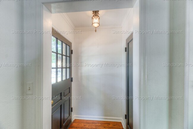 Foto del edificio - FOR LEASE | Tulsa | Available Now!