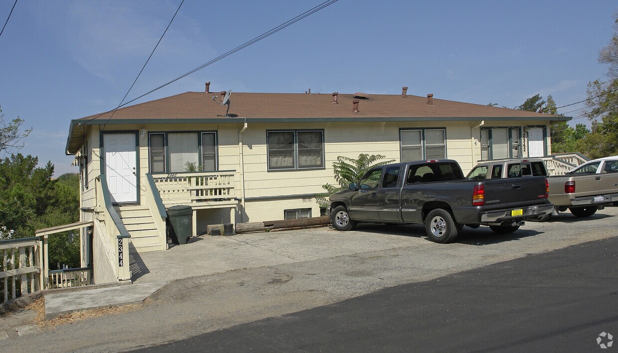 Primary Photo - 2340-2346 Leslie Ave