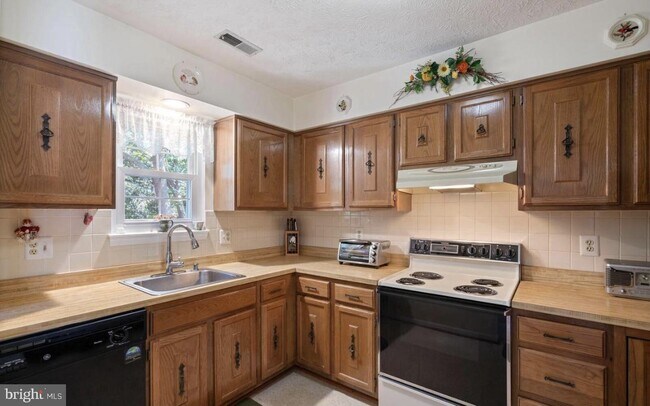 Building Photo - 7700 Wolford Way