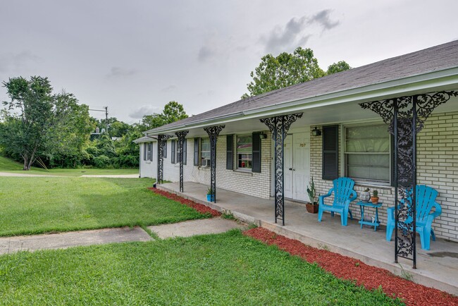 Building Photo - 808 Skyline Ridge Drive