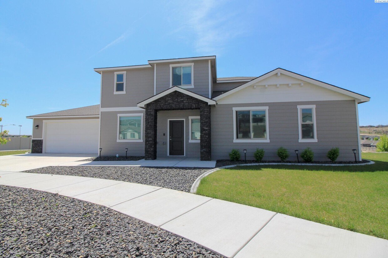 Foto principal - 4 Bed, 2.5 Bath House in South Kennewick