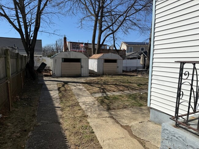 Photo - 976 Jerusalem Ave House