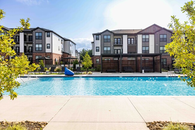 Building Photo - Evolve Huntersville