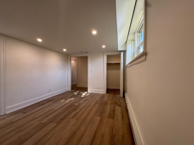 Photo du bâtiment - Freshly Renovated 1 Bedroom 1 Bathroom Apa...