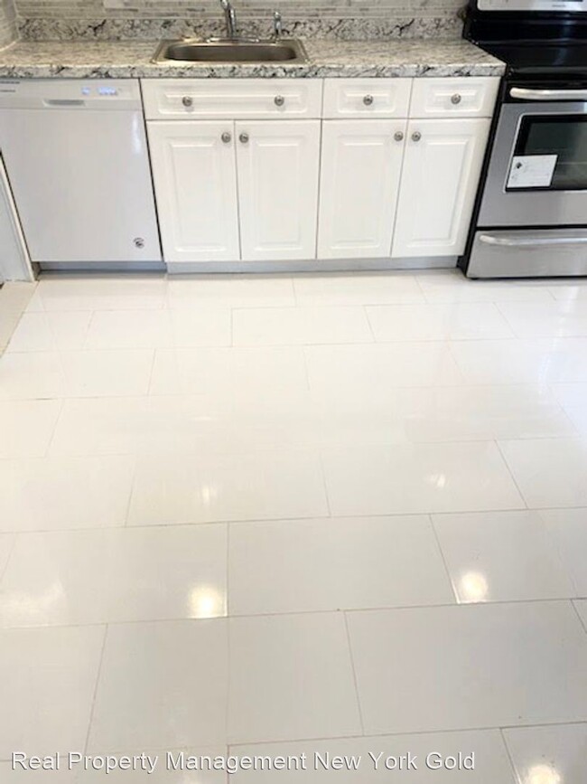 Foto del edificio - 3 br, 1.5 bath House - 394 Rockaway Pkwy.
