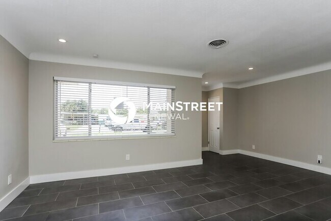 Building Photo - 8464 Hollyhock Ave