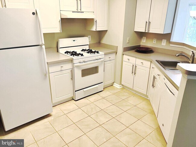 Building Photo - 12877 Fair Briar Ln