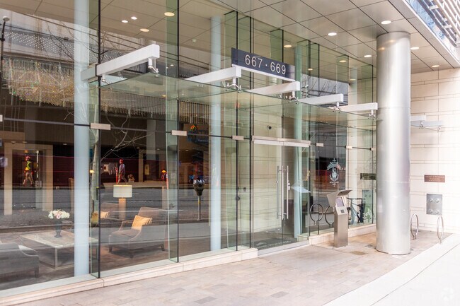 Entrance - The Private Residences at Hotel Georgia