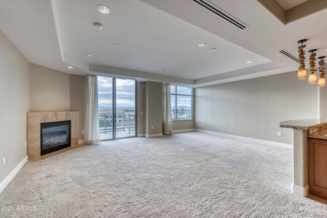 Foto del edificio - 2211 E Camelback Rd