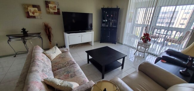 Photo - 901 NE 14th Ave Apartment