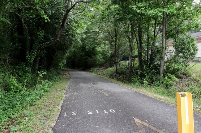 Foto del edificio - 2213 Fitzgerald Ave