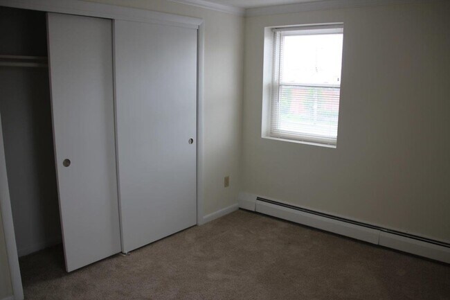 Foto del edificio - 2 Bed 1 Bath available NOW