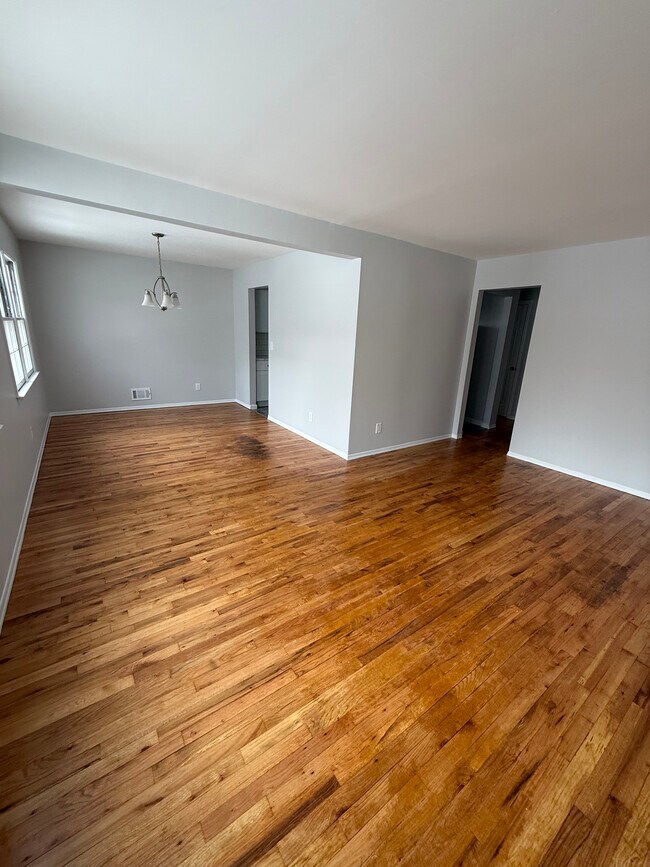 Sala de estar y comedor - 916 Walnut St