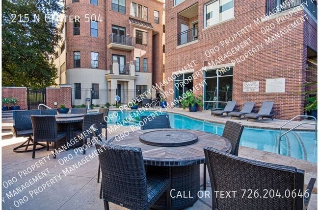 Building Photo - 215 Center St