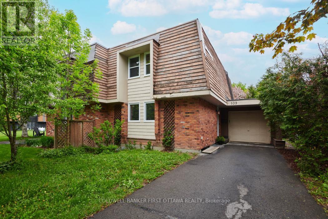 Primary Photo - 109 Penfield Dr