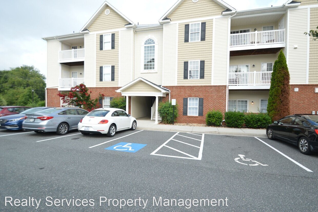 2 br, 2 bath House 100 Capstone Dr 103 House Rental in Lynchburg