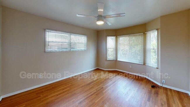 Foto del edificio - 4947 63rd St