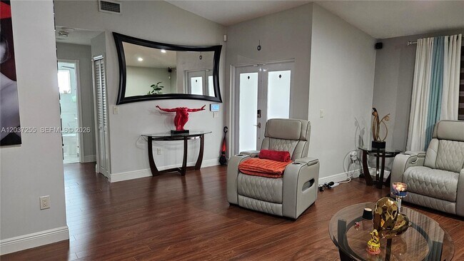 Foto del edificio - 17124 SW 143rd Pl