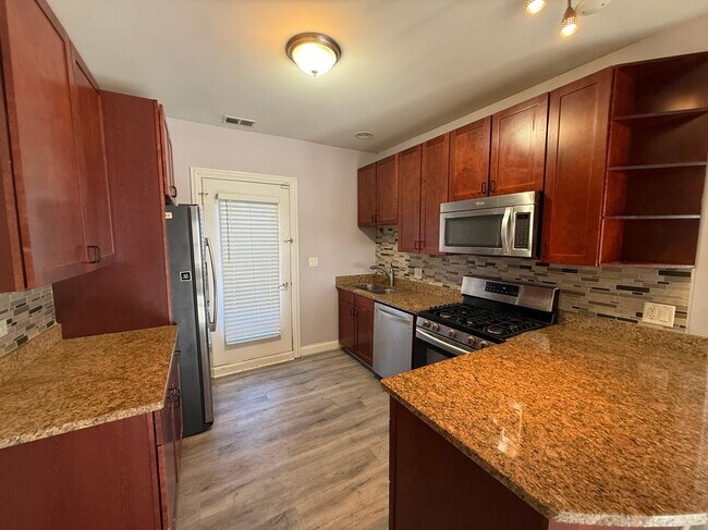 Foto del edificio - 2452 W Ardmore Ave