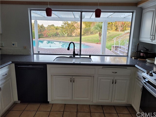 Foto del edificio - 8441 Waverly Dr