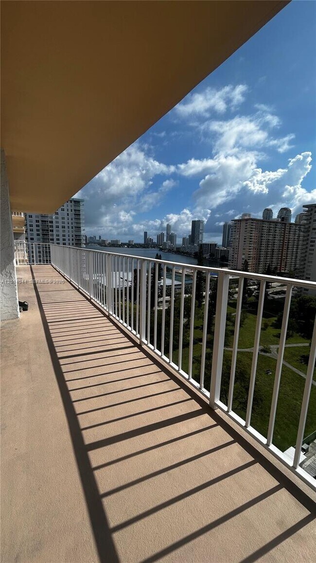 Foto del edificio - 290 174th St
