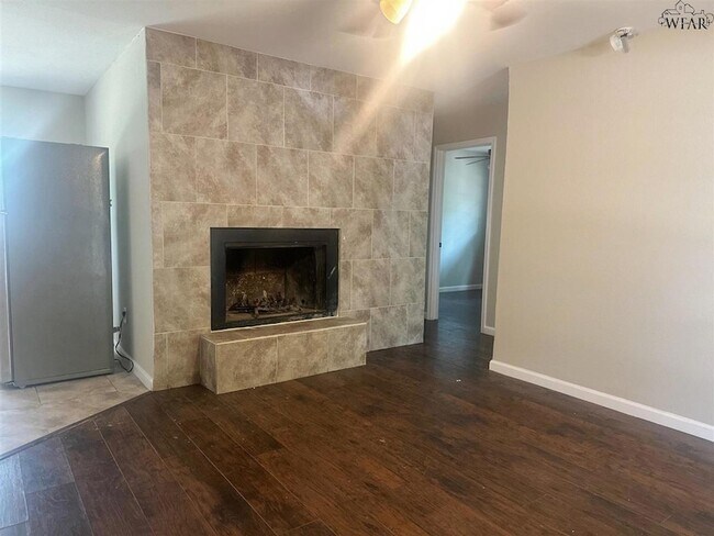 Foto del edificio - 5119 Parklane Dr