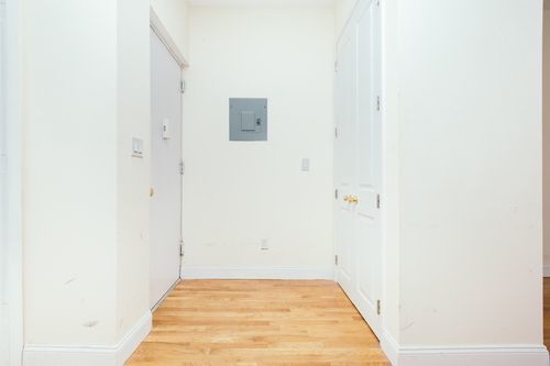 Foto del edificio - 305 Clarkson Ave